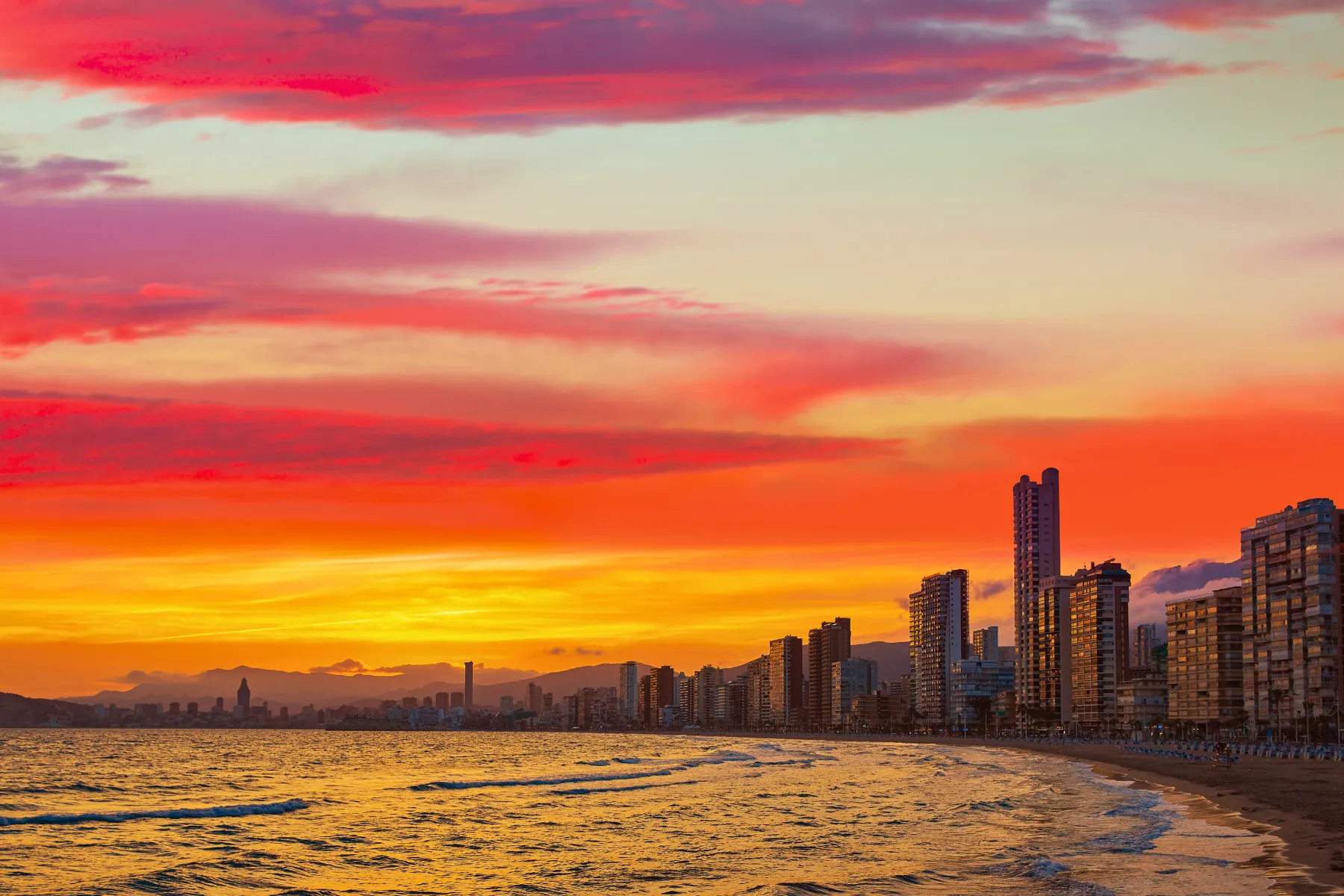 Benidorm: zona de playa y ambiente para elegir alojamiento