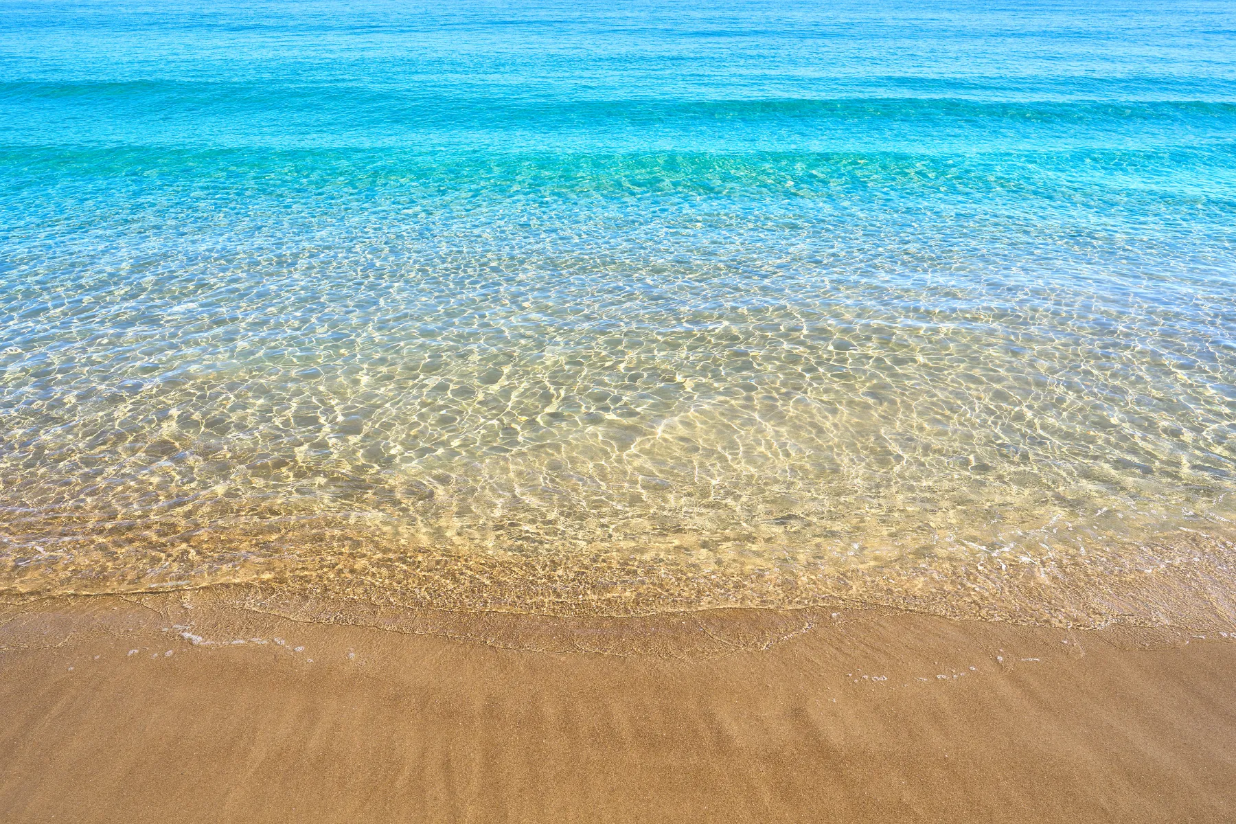 Playa en la Costa Blanca cerca de Alicante para un día relajado